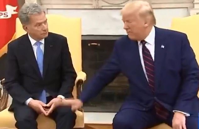 “Mos më prek me dorë”! Ç’ndodhi mes Trump dhe presidentit të Finlandës (FOTO)