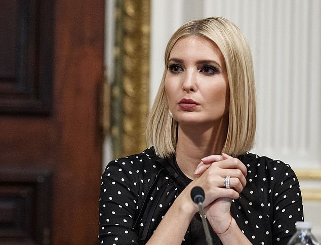 Ivanka Trump feston 38-vjetorin, shfaqet pa make-up