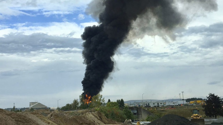 Rrëzohet aeroplani i Luftës së Dytë Botërore, 7 të vdekur (VIDEO+FOTO)