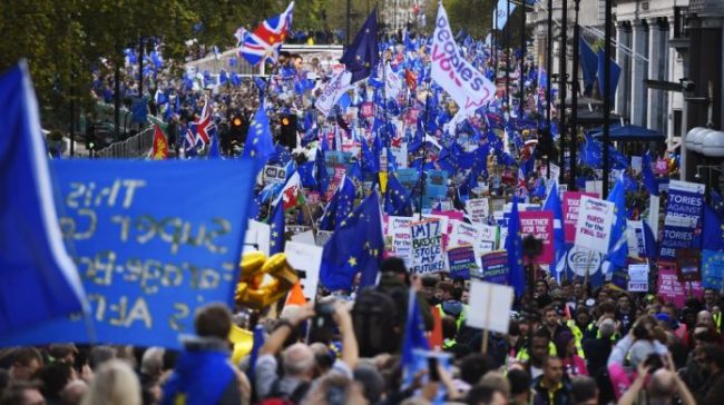 Londër, qindra mijëra persona kërkojnë një referendum të ri për Brexit