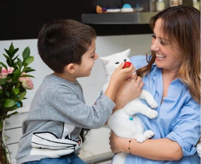 “Më ka ndryshuar jetën”, Arbana Osmani flet për marrëdhënien me të birin