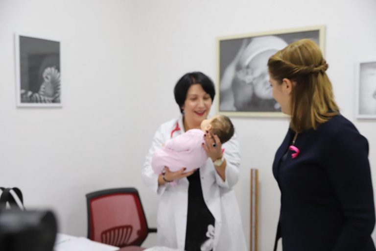 Vaksinë e re në Shqipëri, Manastirliu: Falas për 30 mijë fëmijë në vit