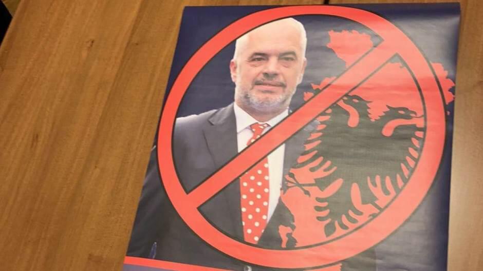 &#8220;Edi Rama person non grata&#8221;, dy të arrestuar në Serbi