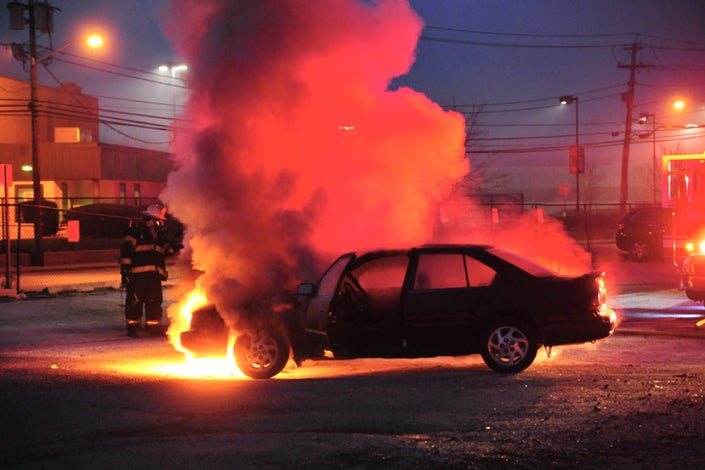 Piromani ‘i çmendur’ shqiptar tmerroi Italinë, digjte makina policie për pasion