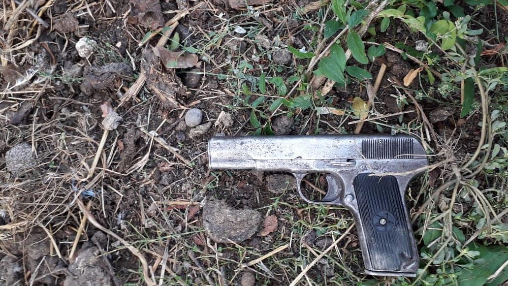 Lojëra të rrezikshme me makinë e të shtëna me armë, kapet i riu, e pëson dhe i ati