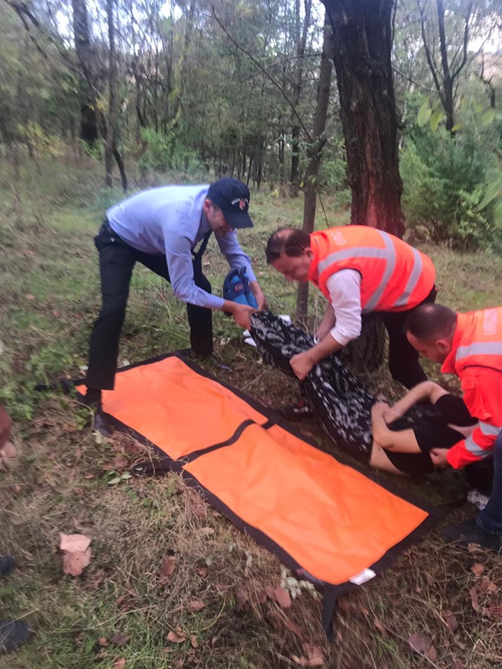 Gruaja tenton të varë veten, ndërhyrja e policisë bashkiake i shpëton jetën