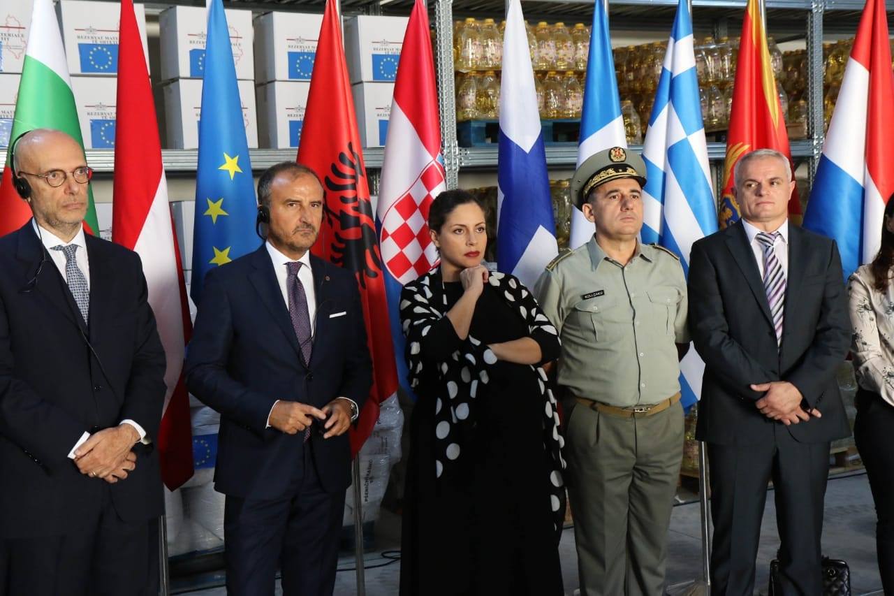 Ministrja Olta Xhaçka bëhet nënë për herë të dytë