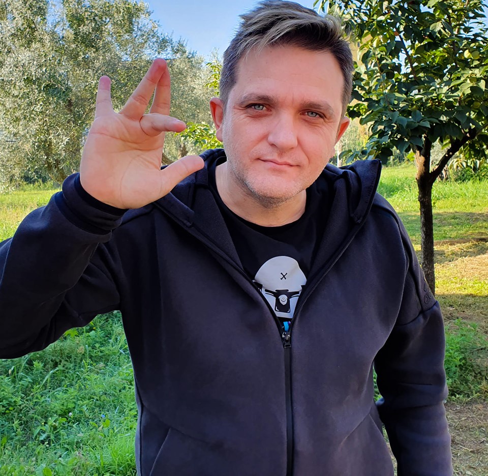 Boschard iu ngriti gishtin e mesit protestuesve, Deda: Standardi për të qenë europian