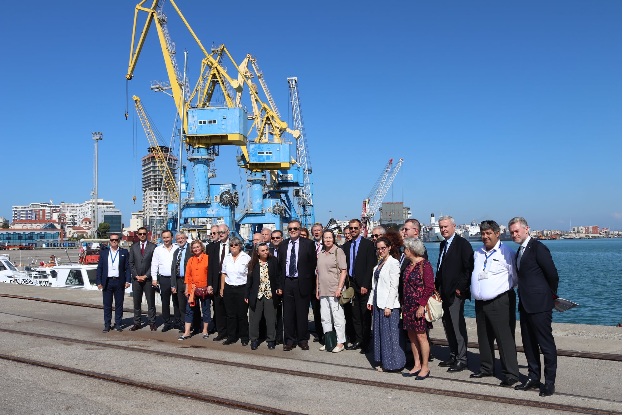 Delegacioni francez viziton portin e Durrësit (FOTO)