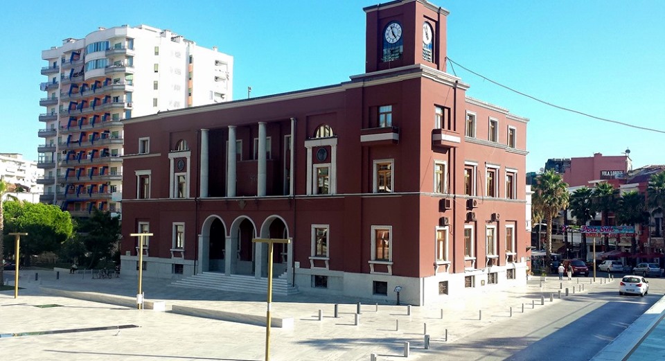 Vokopola: Mbledhja e Këshillit Bashkiak, spektakël i shëmtuar dhe luftë për pushtet