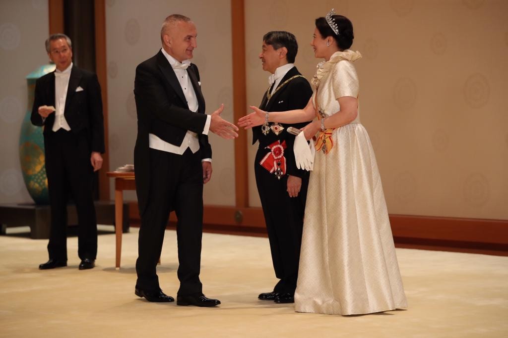 Meta merr pjesë në ceremoninë e kurorëzimit të Perandorit të ri të Japonisë
