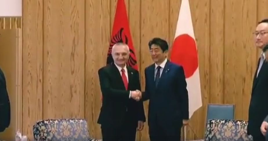 “Të hiqen vizat me Shqipërinë”, Ilir Meta takon kryeministrin e Japonisë