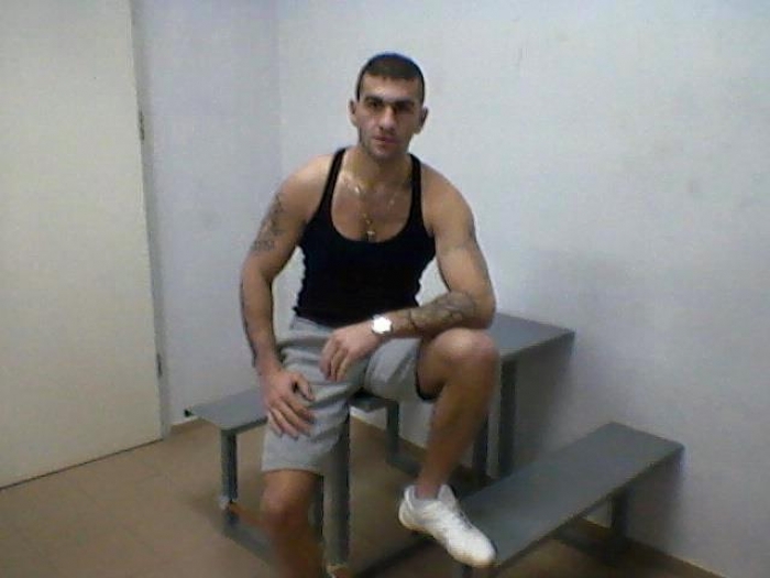 Ky është i arratisuri nga burgu i Rrogozhinës, kryente grabitje me të dashurën dhe vëllezërit