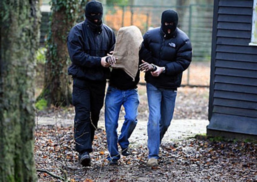 Marrin peng 31-vjeçarin, policia aksion për shpëtimin e tij, 1 në pranga