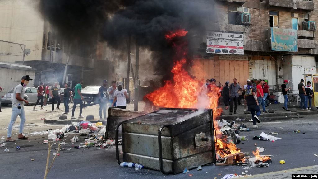 Pas protestave të përgjakshme në Irak, shpallet gjendja e shtetrrethimit
