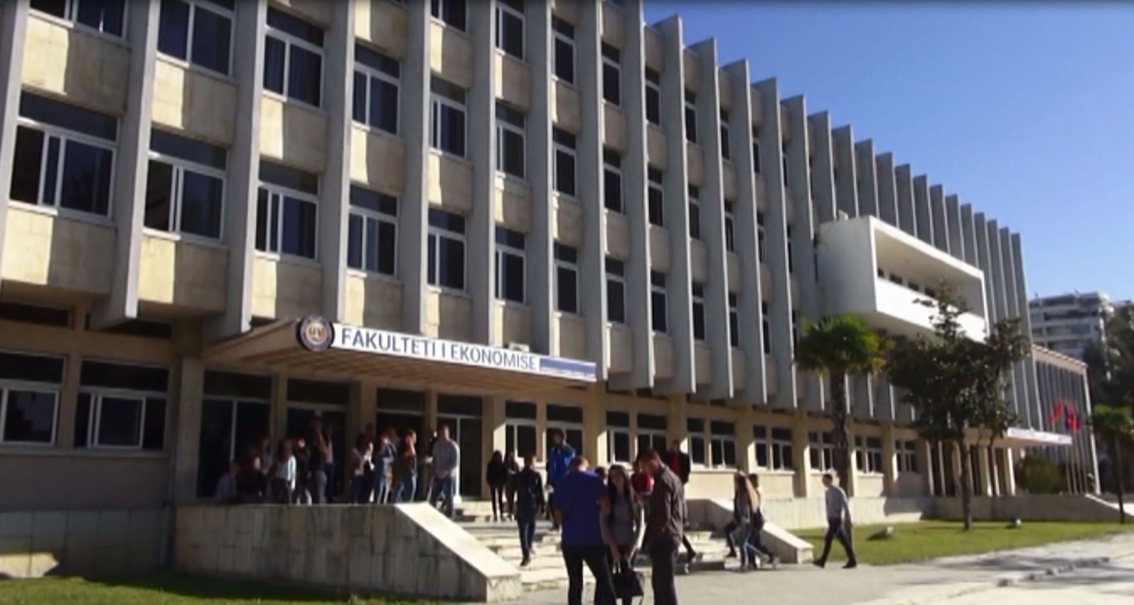 5 fakultete rrezikohen të mbyllen