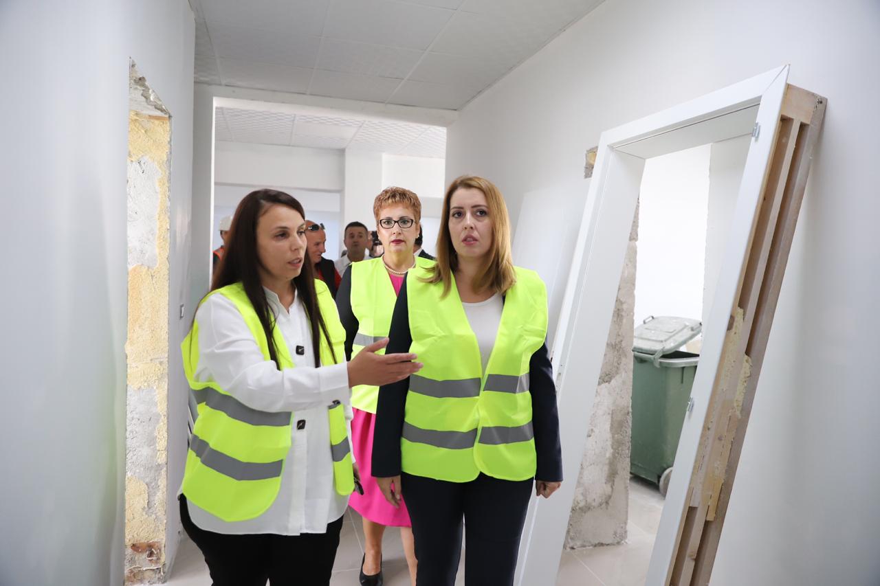 Manastirliu në Fier: Nis rehabilitimi i Pediatrisë, shërbim me standarde për 40 mijë fëmijë
