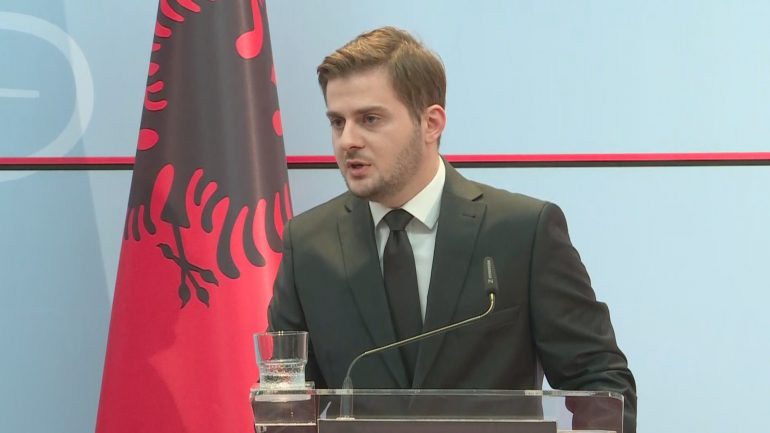 Vasili sulmon Cakajn: S’i bëhet vonë për negociatat, e ka lidhur gomarin tjetër kund