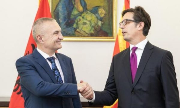 Presidenti Pendarovski viziton Tiranën