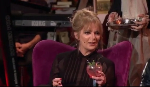 Iris Luarasi sqaron deklaratën për ish-studentët: I mora në telefon dhe u kërkova falje