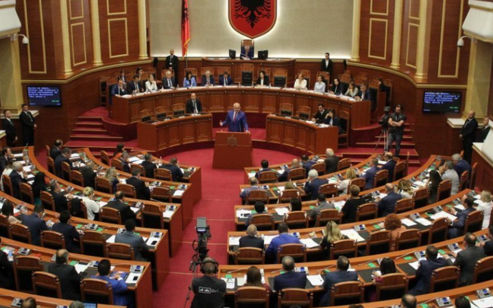 Dekriminalizimi/ “Zëri i Amerikës”: Fenomen që vazhdon të prodhojë debate në Shqipëri