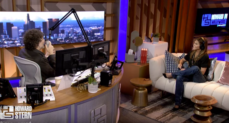 Jennifer Aniston është një 50-vjeçare beqare dhe e lumtur