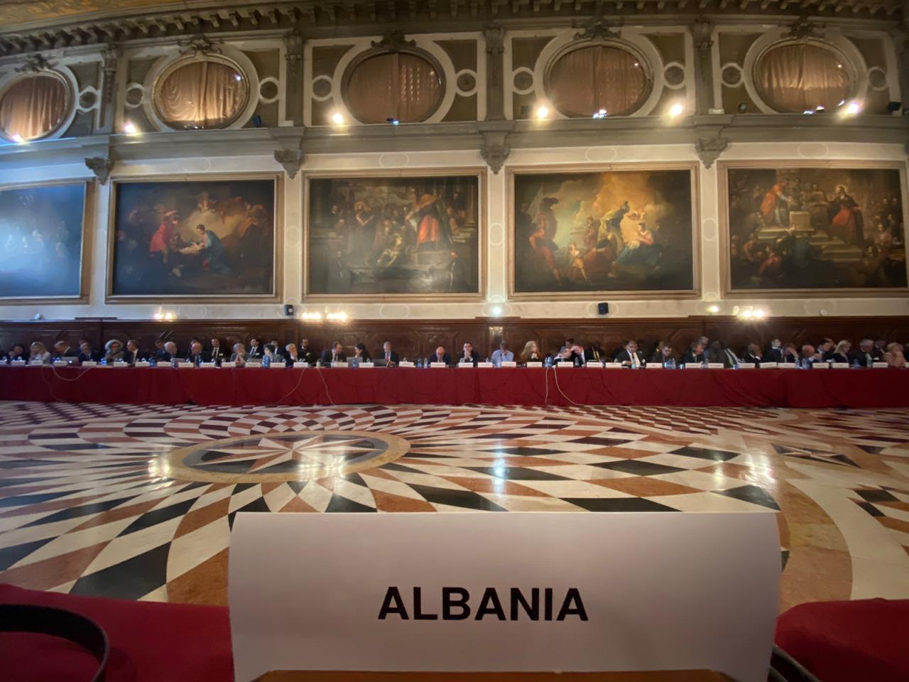 “Presidenti veproi në mungesë të bazës ligjore”, Venecia miraton raportin përfundimtar. Balla: Meta asnjë përpjekje për dialog mes partive