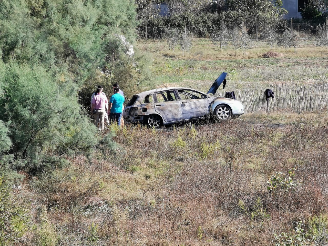 Vrasja e 35-vjeçarit, automjeti i djegur dyshohet se ju vodh çiftit në autostradë