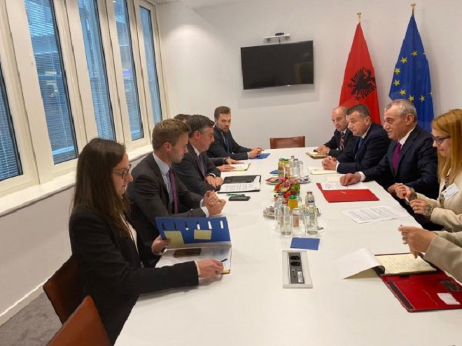 Balla: PE mbështet dhe i kërkon Këshillit fillimin e bisedimeve për anëtarësim me Shqipërinë