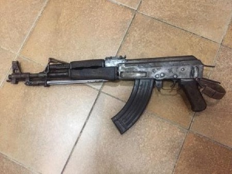 Drogë dhe armë, 5 të rinj në pranga