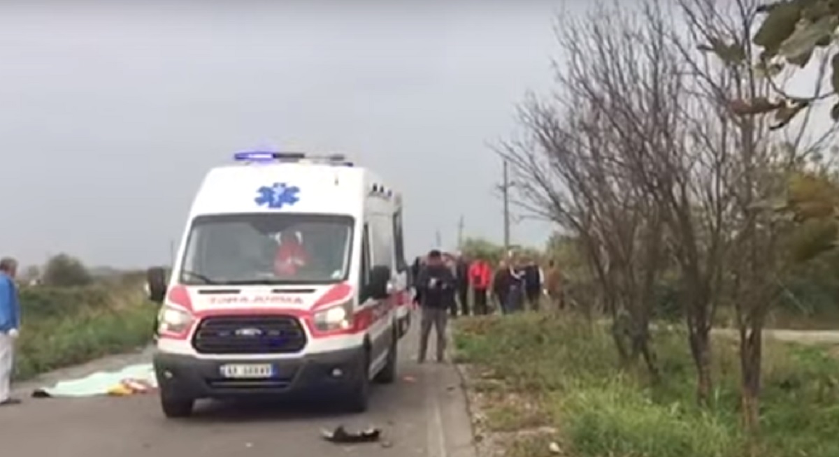 Makina përplas motorin, një i vdekur