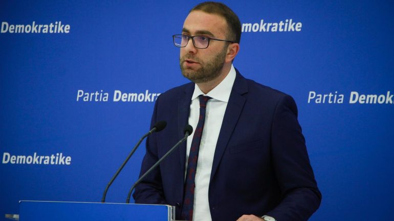 PD i përgjigjet Lleshajt: Nuk e kupton qëndresën e banorëve. Jeton në dy shtëpi të padeklaruara