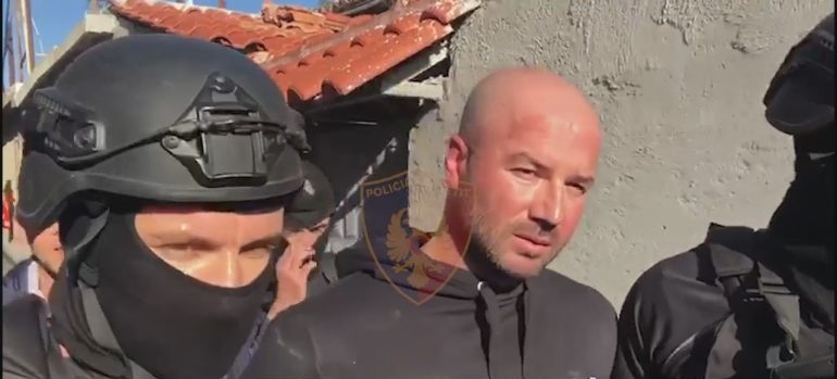 I rrezikshëm dhe bëri rezistencë, momenti kur policia arreston Tesi Bashon (VIDEO)