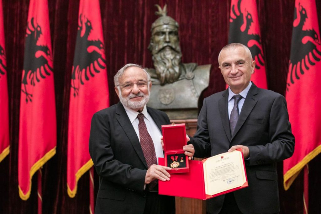 Meta çmon me titullin “Mjeshtër i Madh” ekonomistin Dr. Ichak Kalderon Adizes