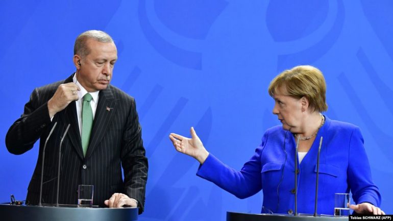 Merkel dhe Erdogan bisedojnë për ofensivën turke në Siri
