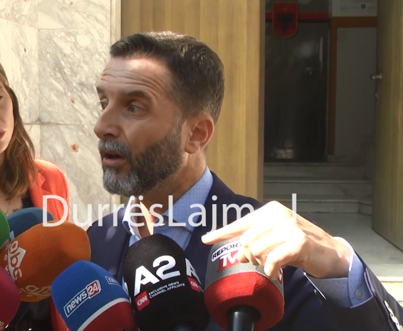 Ish-kreu i Kadastrës në Durrës mbetet në burg, Braçe akuza ndaj prokurorit (VIDEO)