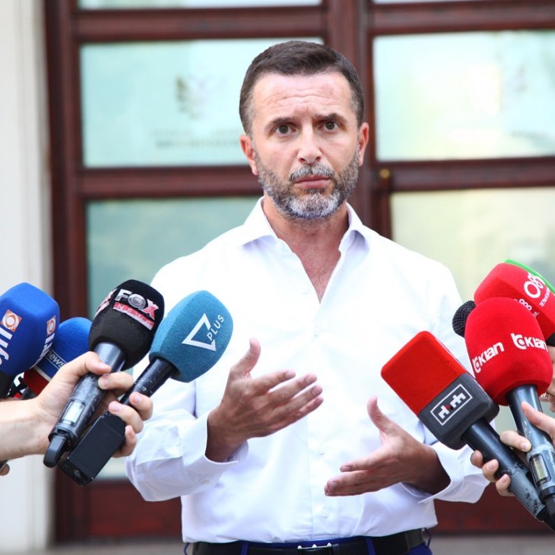 Braçe për negociatat me BE-në: Askush nuk na nxjerr nga ajo familje!