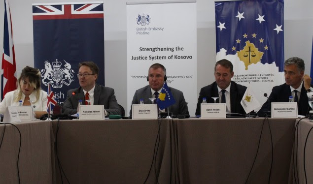 Kosovë/ Ambasada britanike nis projektin për forcimin e sistemit të drejtësisë