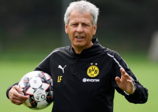 “Fluturoi” gjatë festimit të golit, dëmtohet trajneri i Dortmund