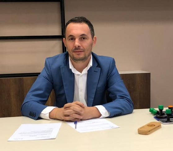 Shkarkohet drejtori i DSHTR në Durrës, Roni Shqopa