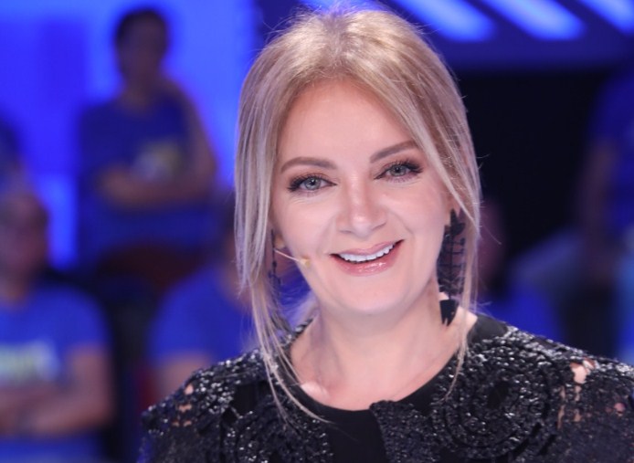 Iris Luarasi tregon se cilët personazhe të njohur kanë mbetur në klasë në lëndën e saj