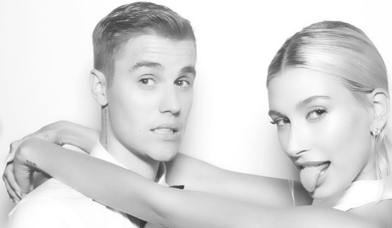 Hailey u fut në kishë me anë të një tende që paparacët të mos e fotografonin