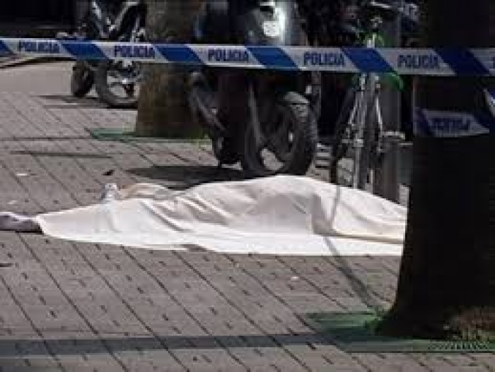 Durrës, bie nga kati i 5-të një person, vdes në vend