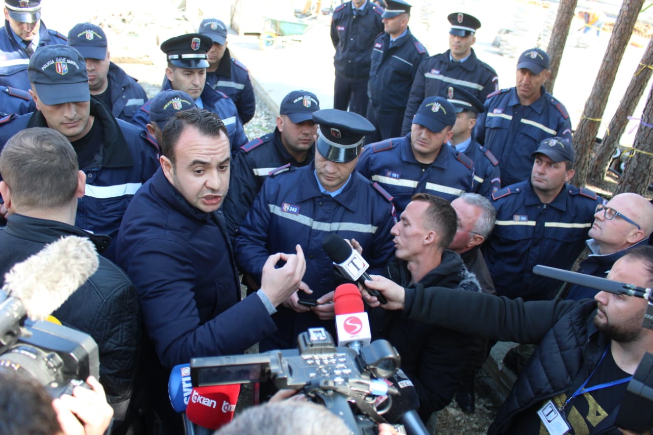 Protesta tek Unaza e Re/ Shoqërohet në polici ish-deputeti Klevis Balliu