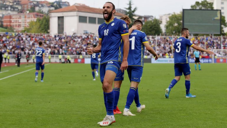 Dikur luante me Teutën, Inter në gjurmët e sulmuesit të Kosovës