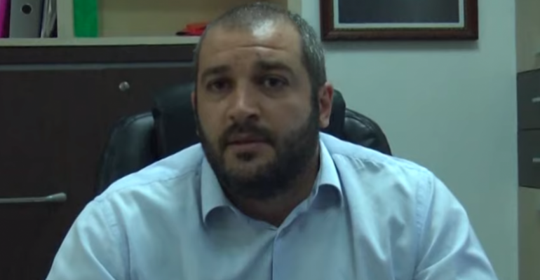 “Qeveria dhe opozita shkëmbejnë akuza për presione mbi drejtësinë”, çfarë shkruan VOA për burgosjen e Liridon Pulës