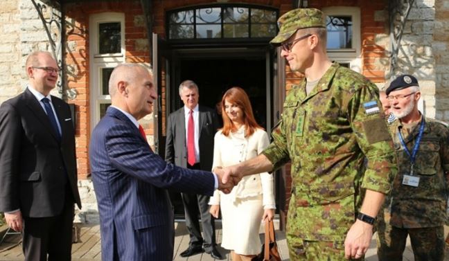 Meta viziton Qendrën e Ekselencës së Mbrojtjes Kibernetike