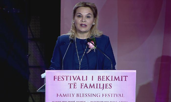 Kryemadhi: Kombi shqiptar mbështetet te tradita, familja shqiptare sot në vështirësi