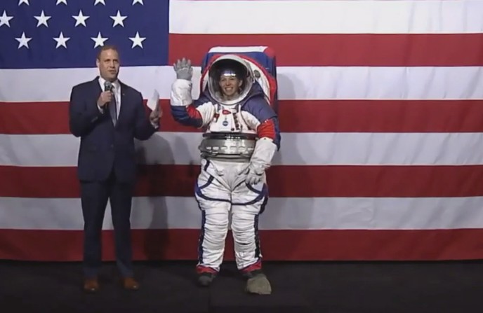 NASA prezanton kostumet e reja hapësinore