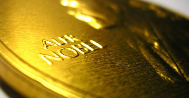 “Transformuan ekonominë e zhvillimit”, shpallen fituesit e Nobelit për Ekonomi